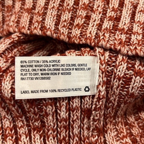 Universal Thread Red and White Crewneck Sweater Women’s Size Medium - Picture 9 of 9